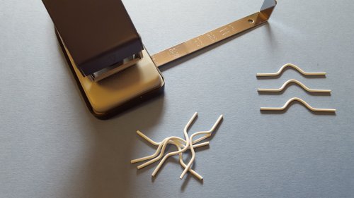 Thumb Cut Punch & 100 White 80mm Hangers
